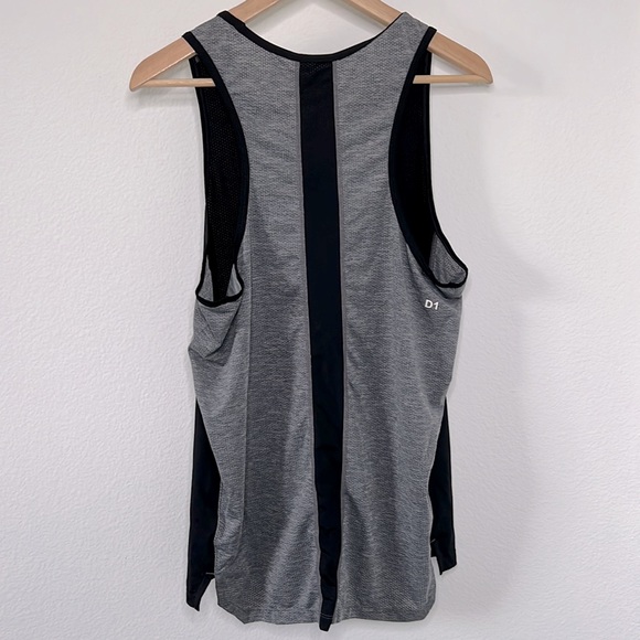 Asics Men’s D1 Singlet, Black with Grey back, Medium - Picture 2 of 3